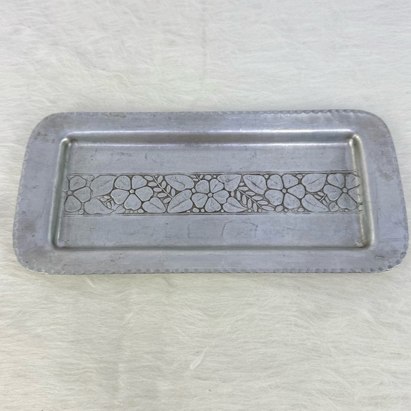 Arthur Armour Hammered aluminum floral tray, tidbits, entry tray or purse tray - Picture 1 of 16